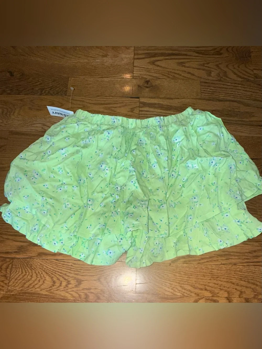 NWT. Old Navy. Printed High Waisted Swing Skort. Green Floral. Size Medium (8).